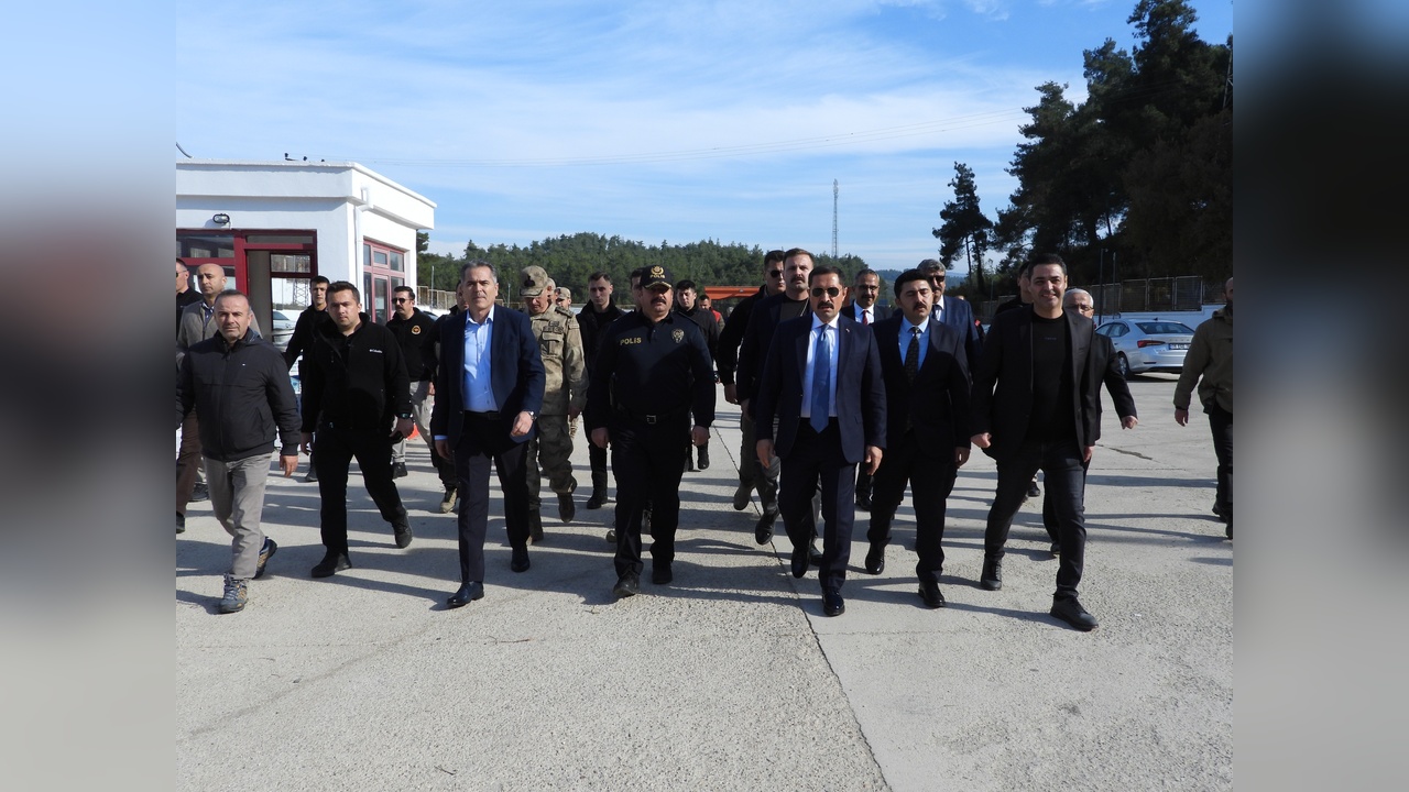 Yayladağı Sınır Kapısı'nda Geçişler Yeniden Başladı