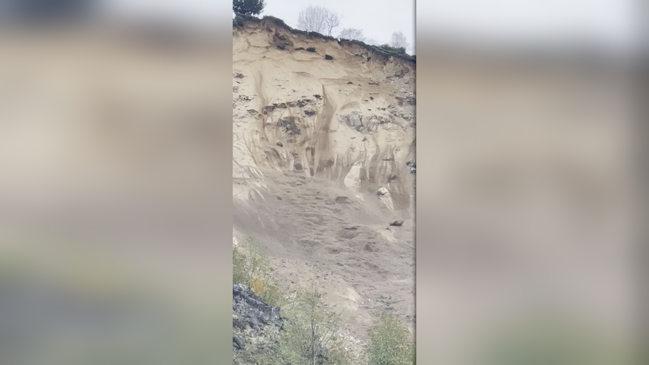 Karadeniz Sahil Yolu'nda Heyelan Temizliği Sürüyor