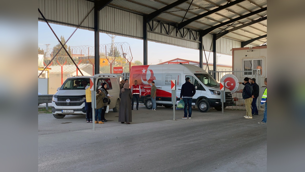 Cilvegözü'nde Suriyelilerin Dönüş Yoğunluğu