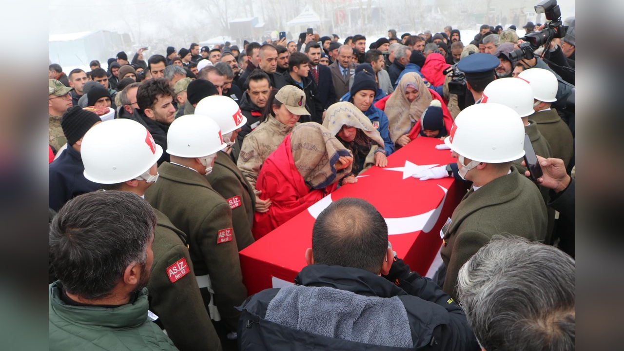 Şehit Nergiz'in Cenazesi Erzurum'da Gözyaşlarıyla Uğurlandı