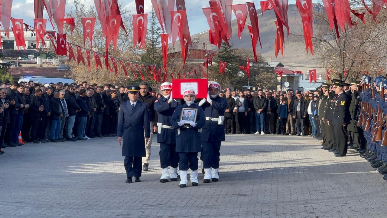 Şehit Annesinin Yürek Burkan Vedası