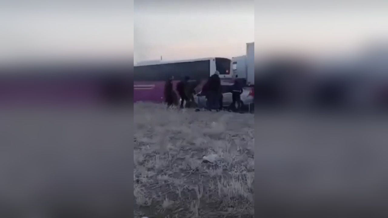 Van'da Zincirleme Kazalar: 1 Ölü, 51 Yaralı