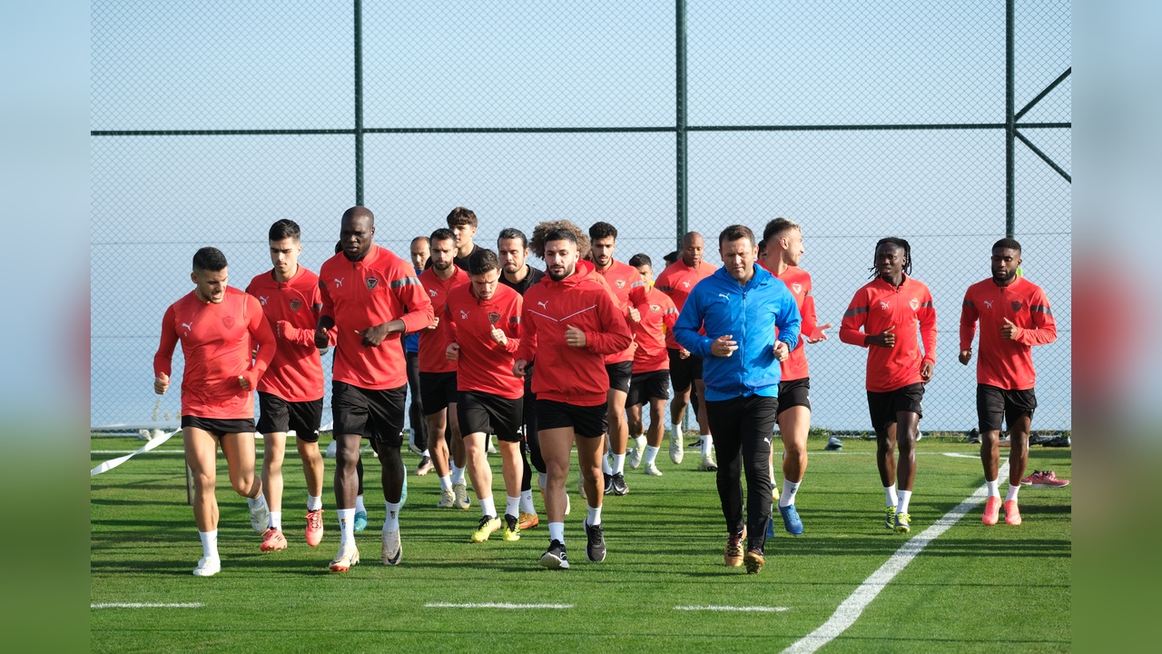 Hatayspor, Göztepe Karşılaşması İçin Sahaya İniyor
