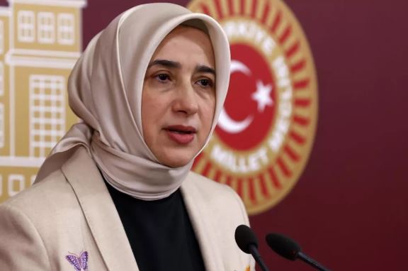 Özlem Zengin’den Adalet Bakanı’na çıplak arama çağrısı