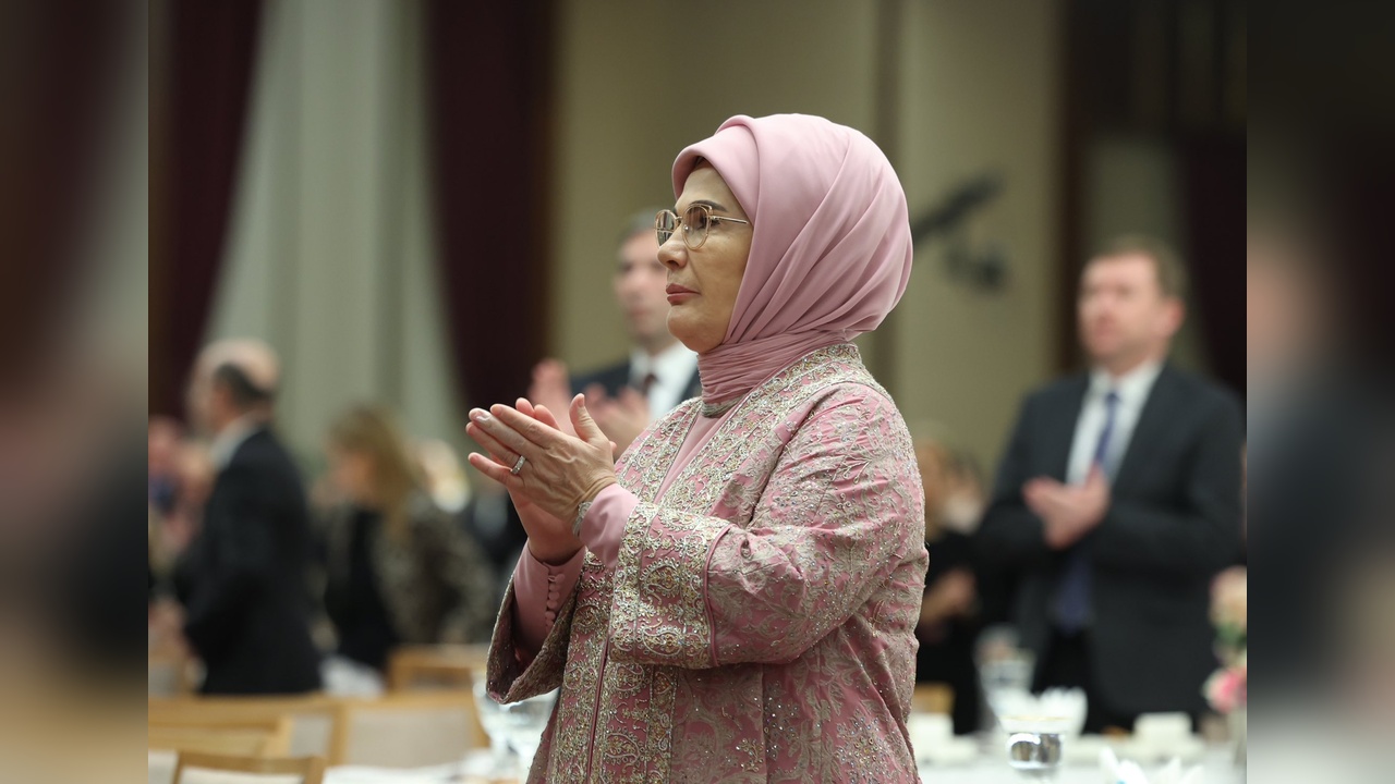 Emine Erdoğan, 'Anadoludakiler' Sergisini Ziyaret Etti