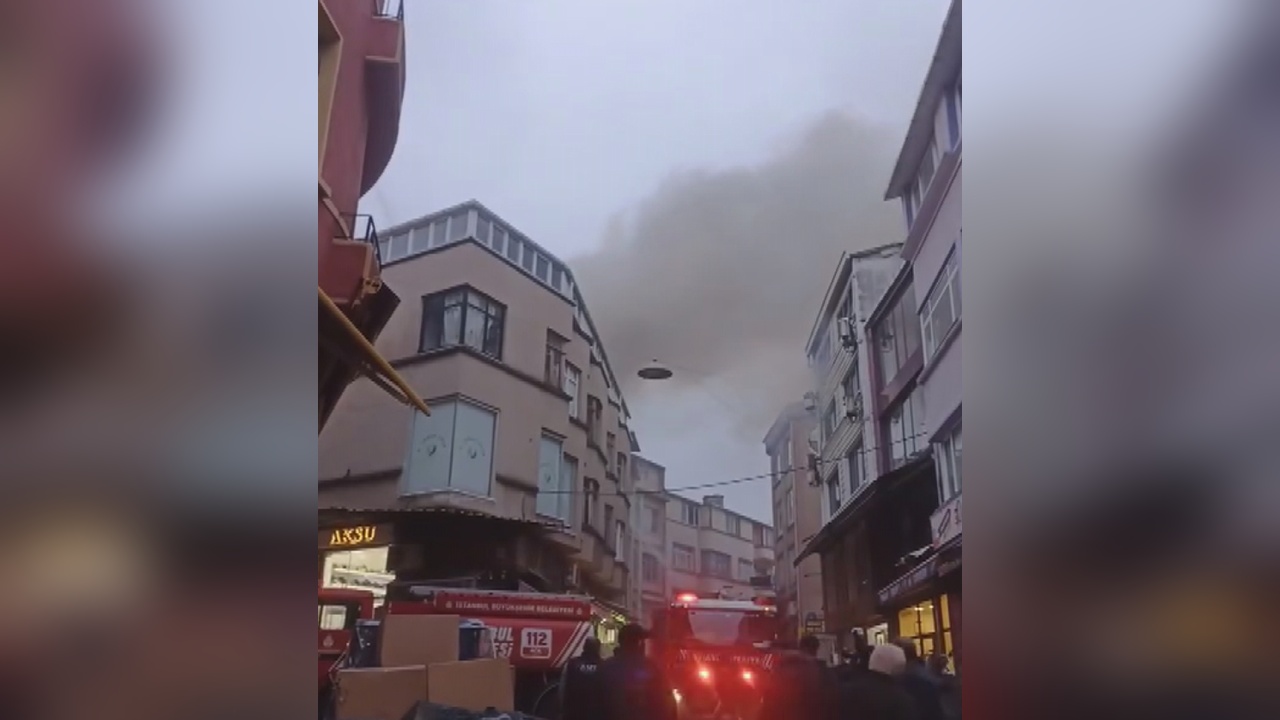 Fatih'te Ayakkabı Dükkanında Yangın Çıktı