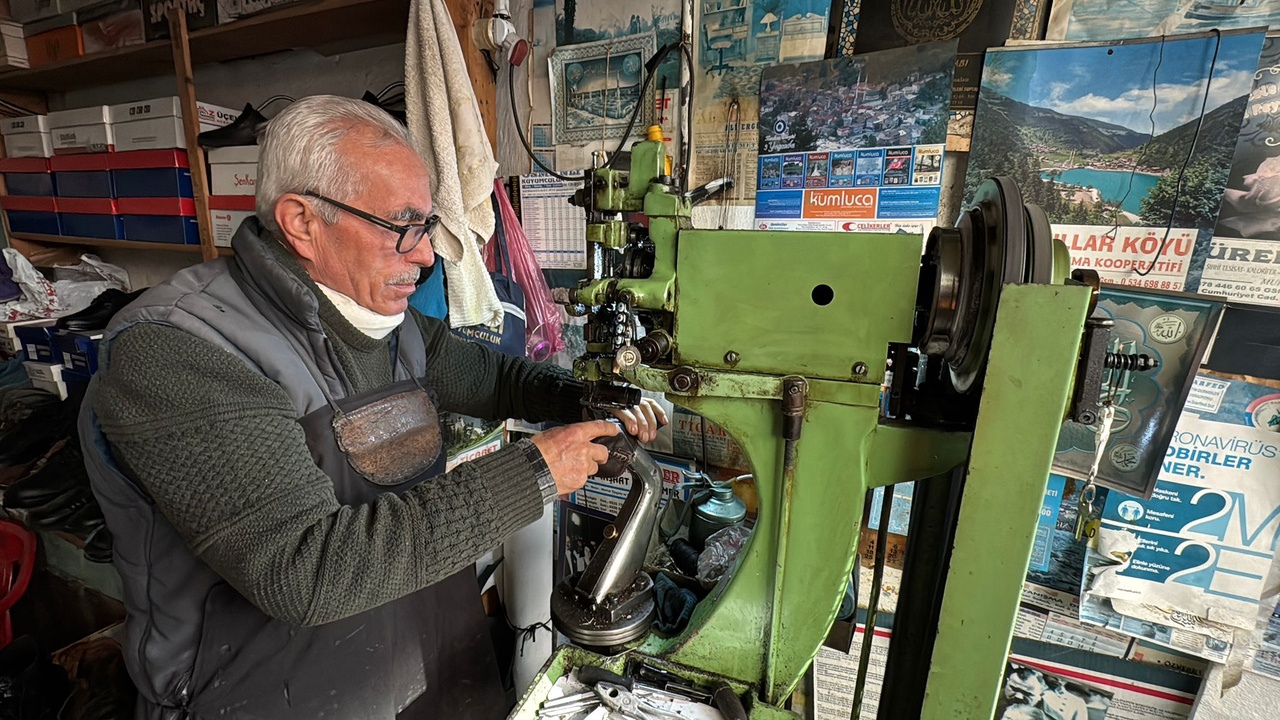 55 Yıldır Ayakkabı Yapıyor: 12 Metrekarelik Atölyede Bir Usta