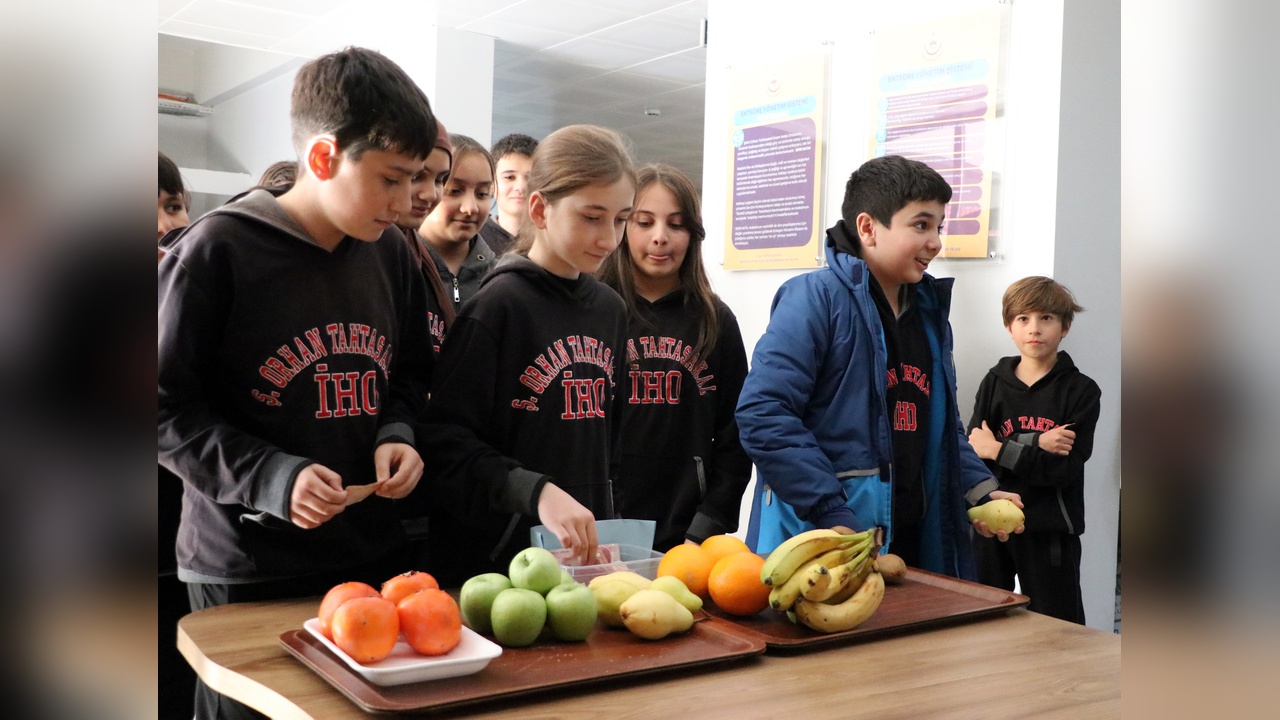 Öğrencilerden SMA'lı Muhammed için meyve satışı