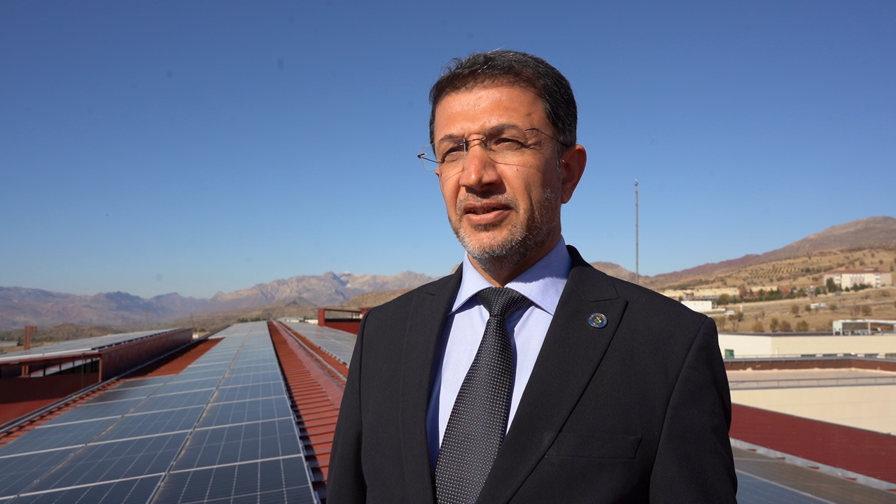 Fakülte Elektrik İhtiyacını Öğrencilerin Kurduğu Panellerle Karşılıyor