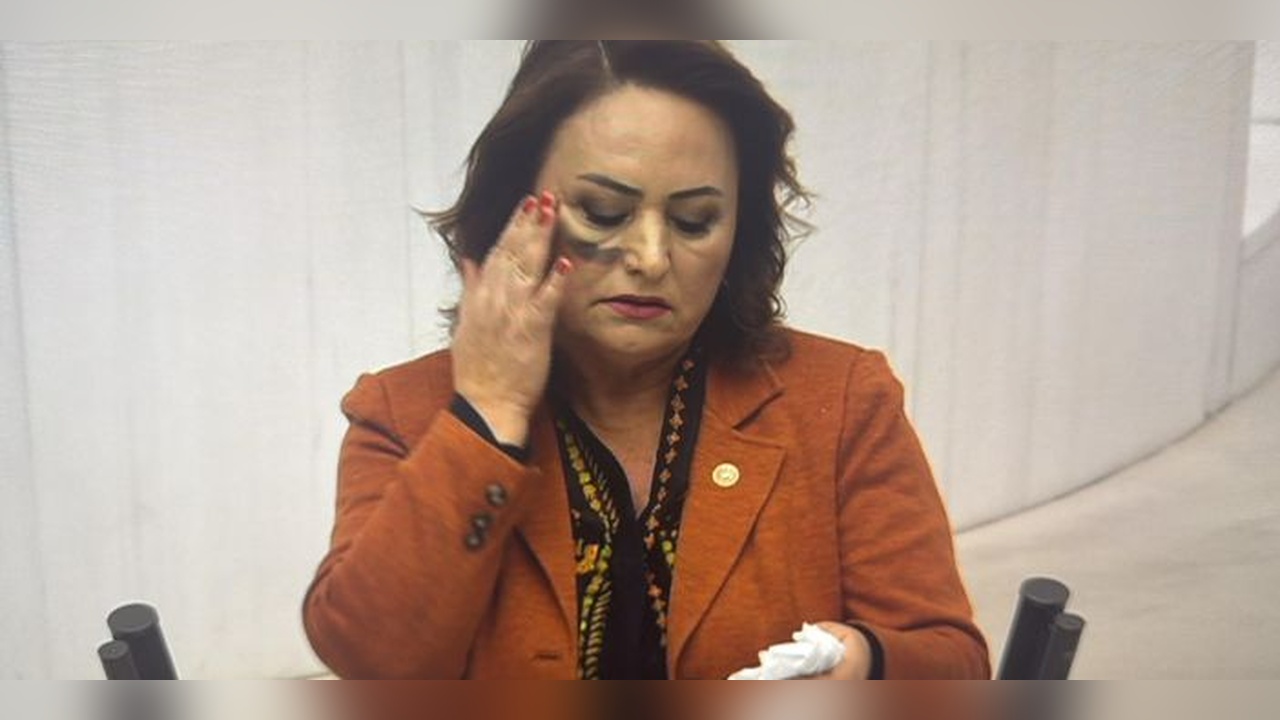 TBMM'de Madenciler İçin Yüzünü Siyaha Boyayan CHP'li Şevkin