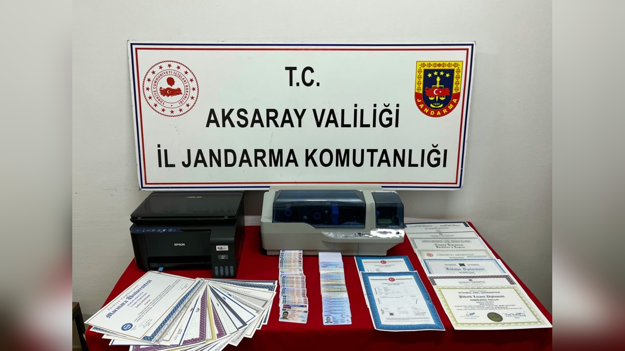 Sahte Kimlik Üretirken Yakalanan Şüpheli 10 Suçtan Aranıyordu