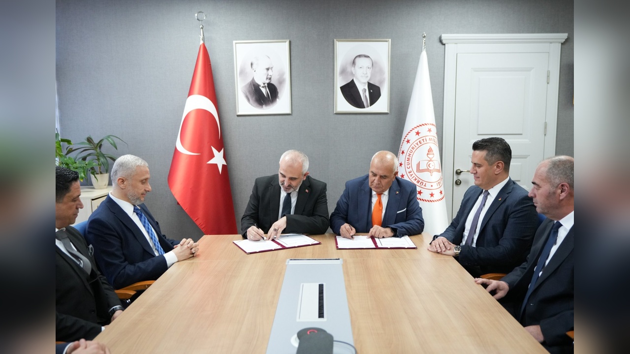 Otomotiv Alanında Türkiye'nin İlk Sektöre Entegre Meslek Lisesi Açılıyor
