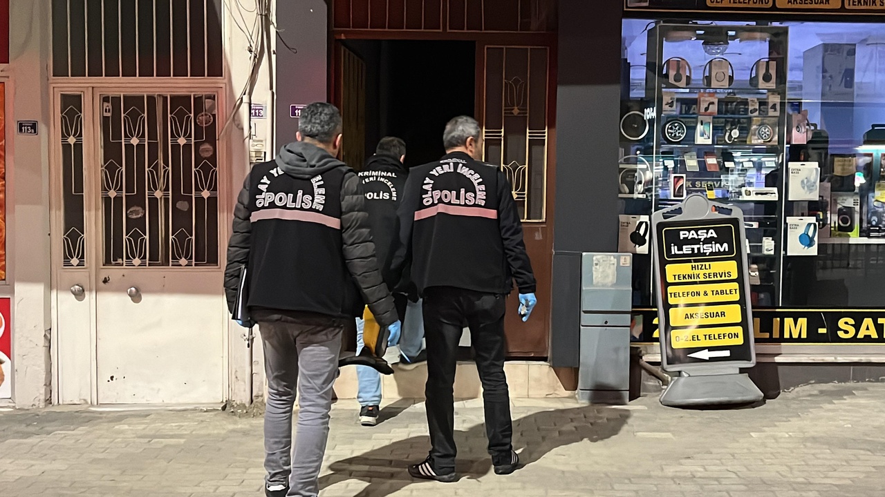 Balkondan Açılan Ateşle Çay Ocağındaki Husumetli Yaralandı