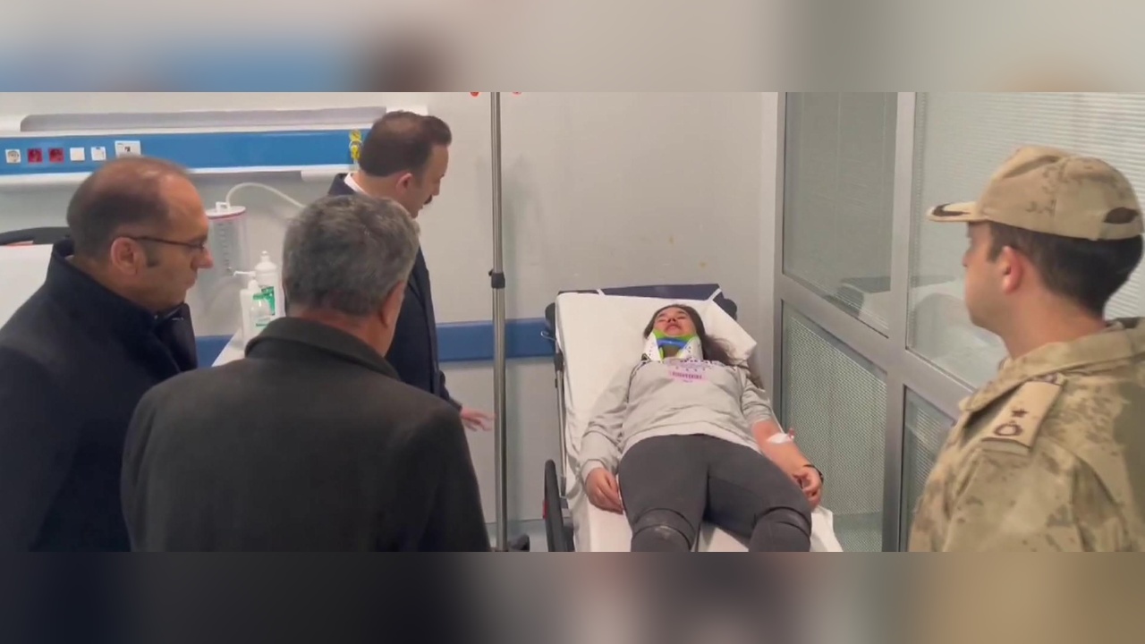 Minibüs Devrildi, 9 Kişi Yaralandı