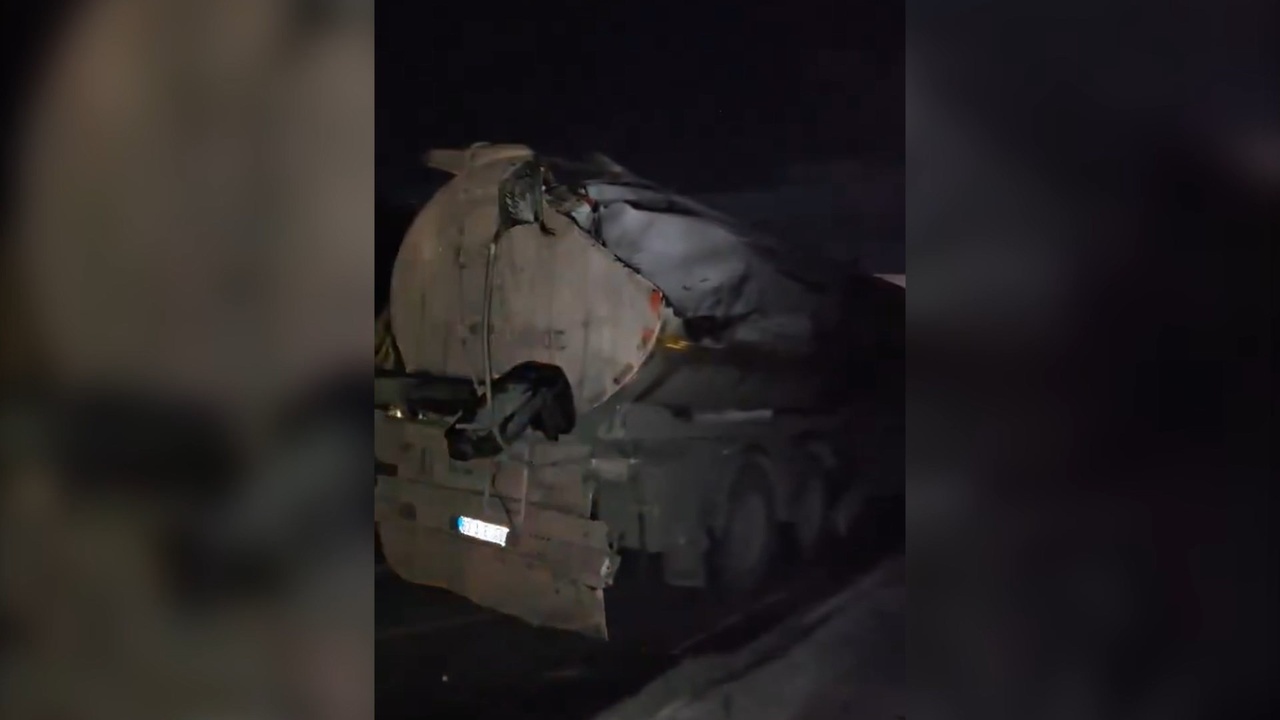Yolda Yakıt Sızıntısı: Devrilen Tanker Soruna Yol Açtı