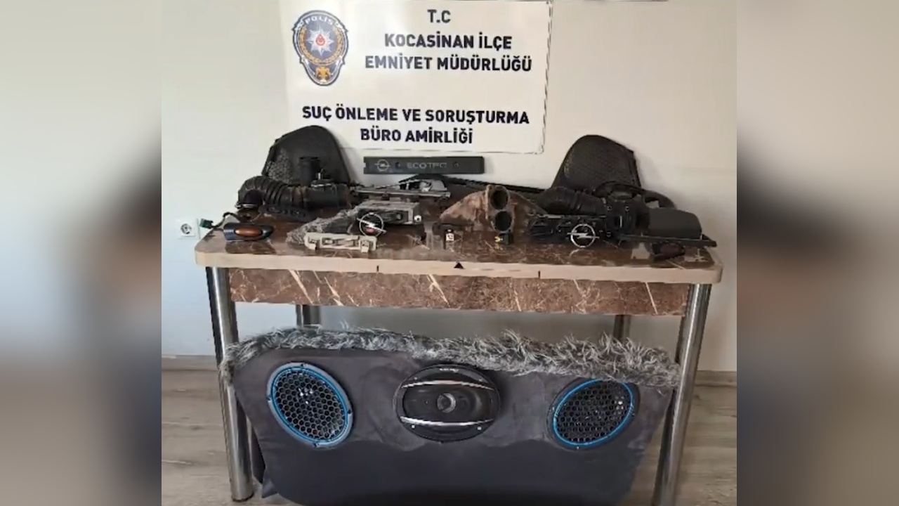 Otomobilden Parça Çalan Şüpheli Güvenlik Kamerasında Görüntülendi