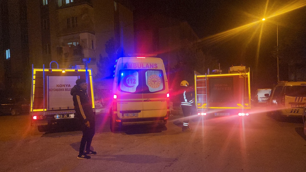 Evde Yangın: İki Kişi Dumandan Etkilendi