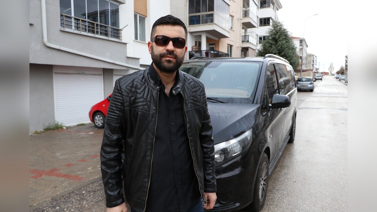 Gözlükten kurtulma hayali, gözlerini kaybetmesine neden oldu