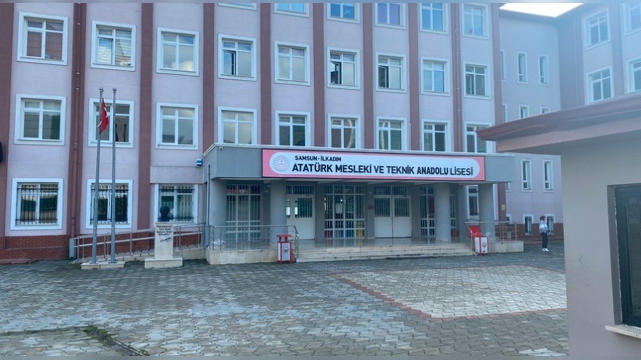 Okul Bahçesinde Kavga: Lise Öğrencisi Bıçakla Yaralandı