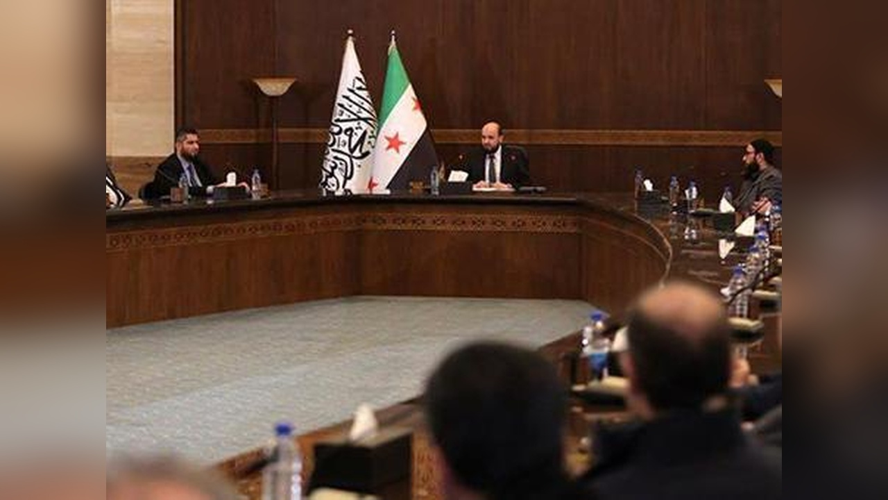 Suriye'de Anayasa ve Parlamento Süreci Askıya Alındı
