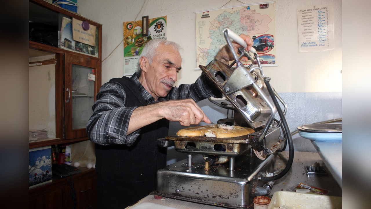 40 Yıldır Tost Satan Esnafın Fiyatı 10 TL