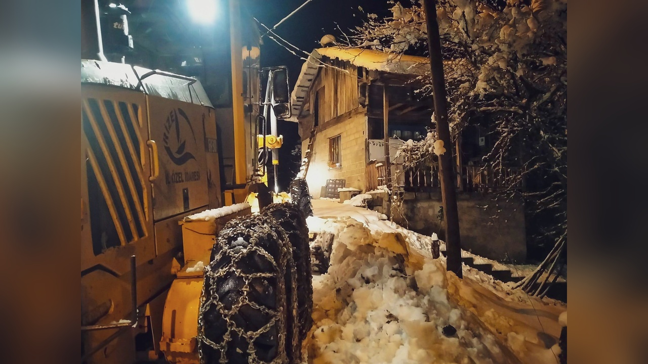 Rize'de 14 Köy Yolu Karla Kaplandı