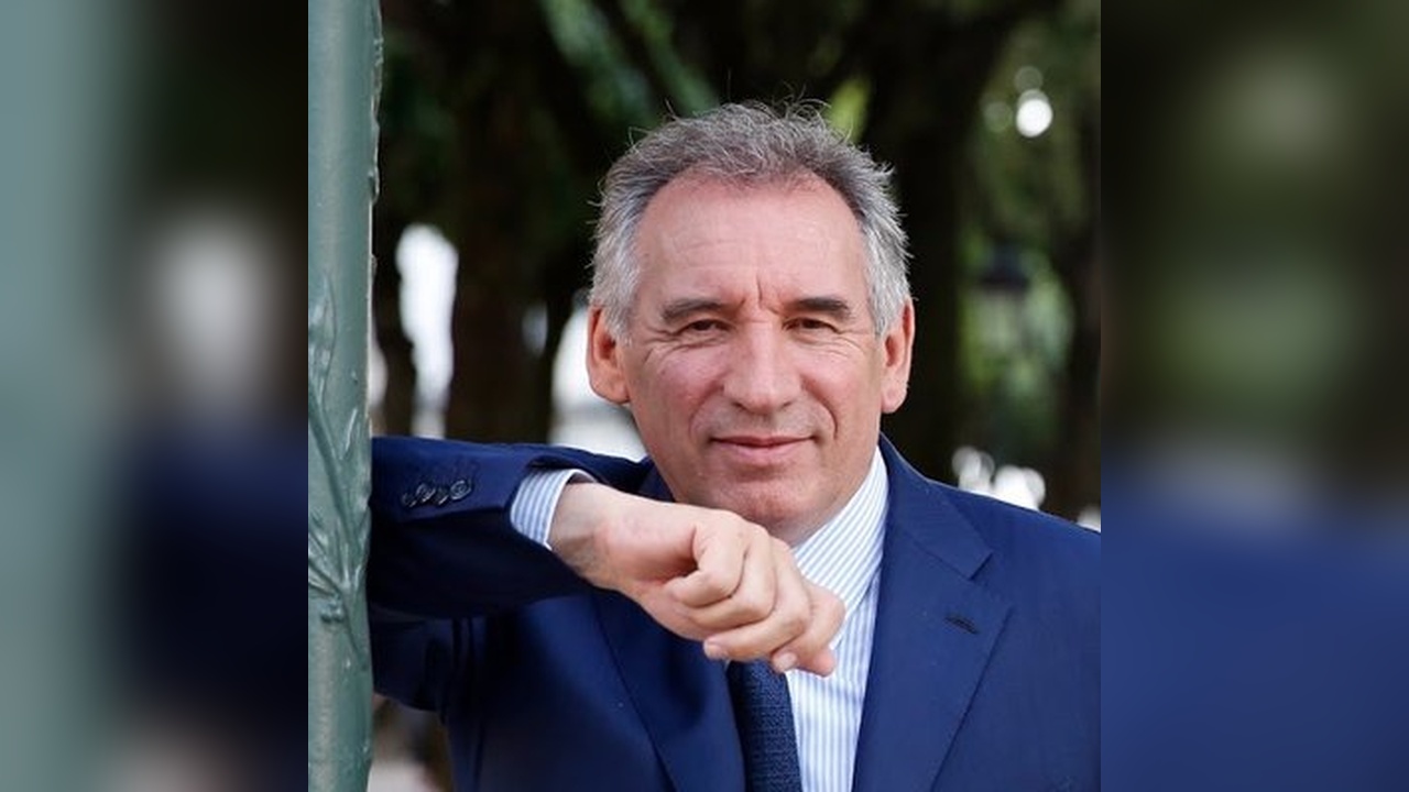Fransa'da Yeni Başbakan François Bayrou Göreve Başladı