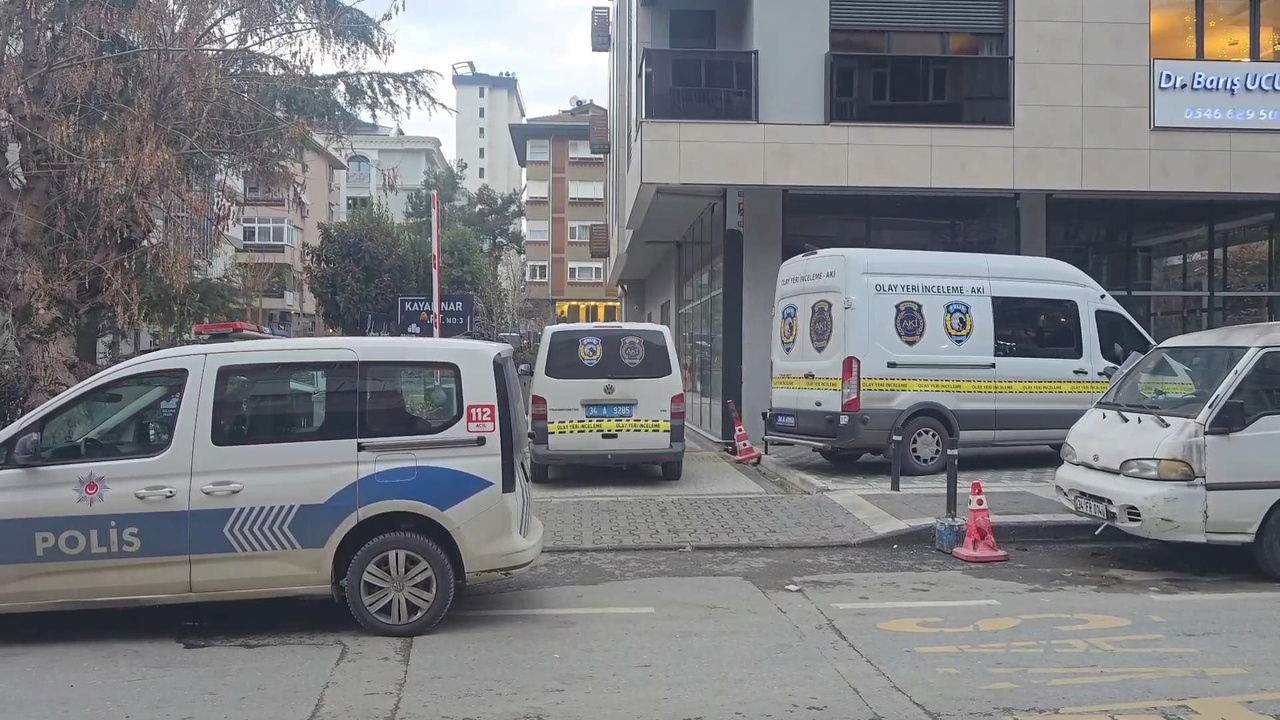 Kadıköy'de Emlakçılar Arasında Silahlı Çatışma: İki Kişi Hayatını Kaybetti