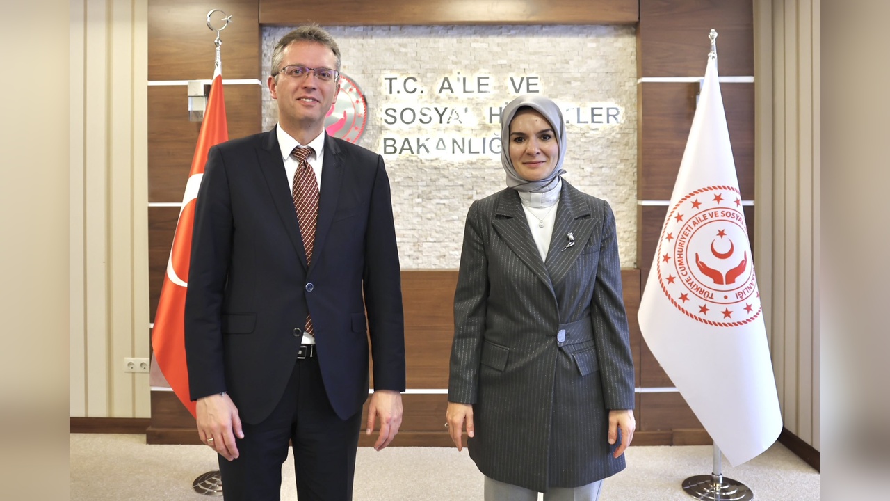 Bakan Göktaş ve Macaristanlı Mevkidaşı Hanko Görüşme Gerçekleştirdi