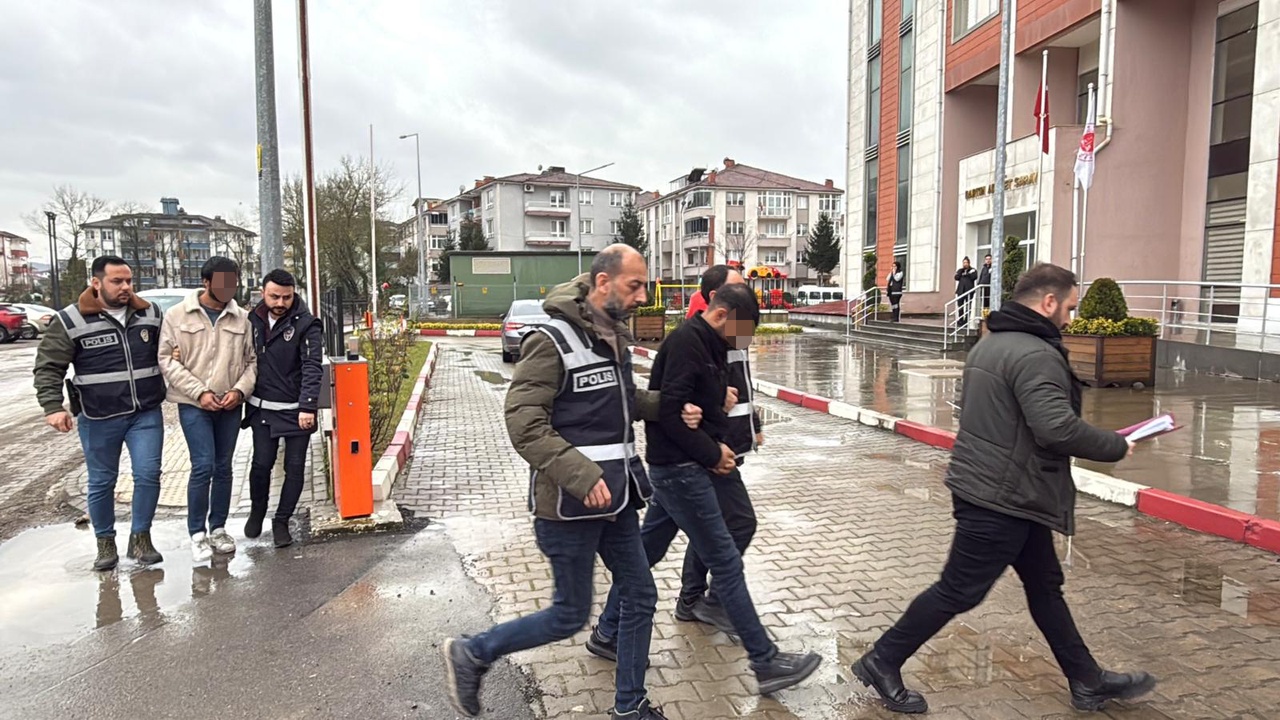 Polis Kılığındaki Dolandırıcılar 6 Milyon 200 Bin Lira Çaldı