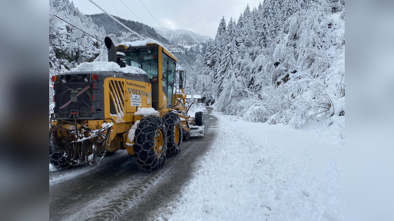 Kar Yağışı Sebebiyle Trabzon ve Giresun'da Yollar Kapandı
