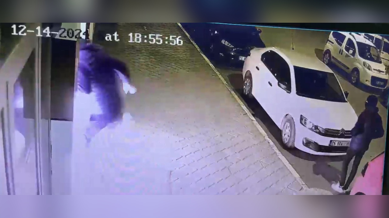 Iğdır'da AK Parti İl Başkanlığı'na Molotoflu Saldırı Gerçekleşti