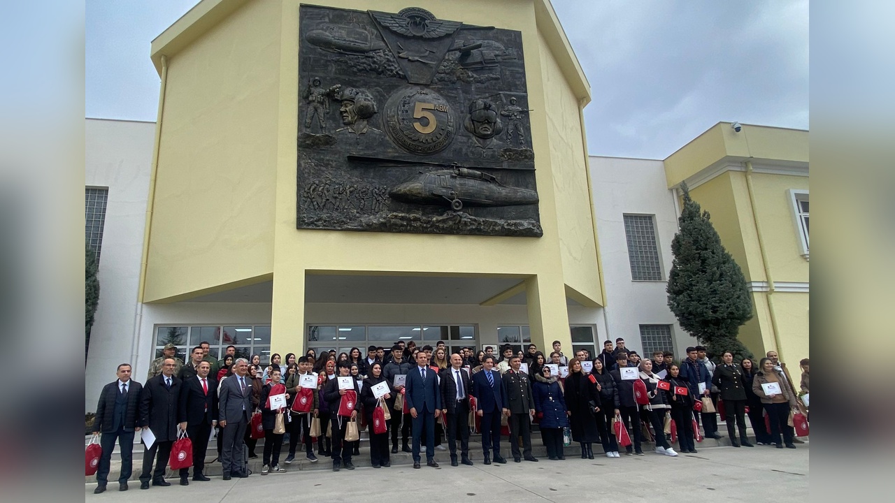 Öğrencilere Yerli Savunma Ürünleri Tanıtıldı