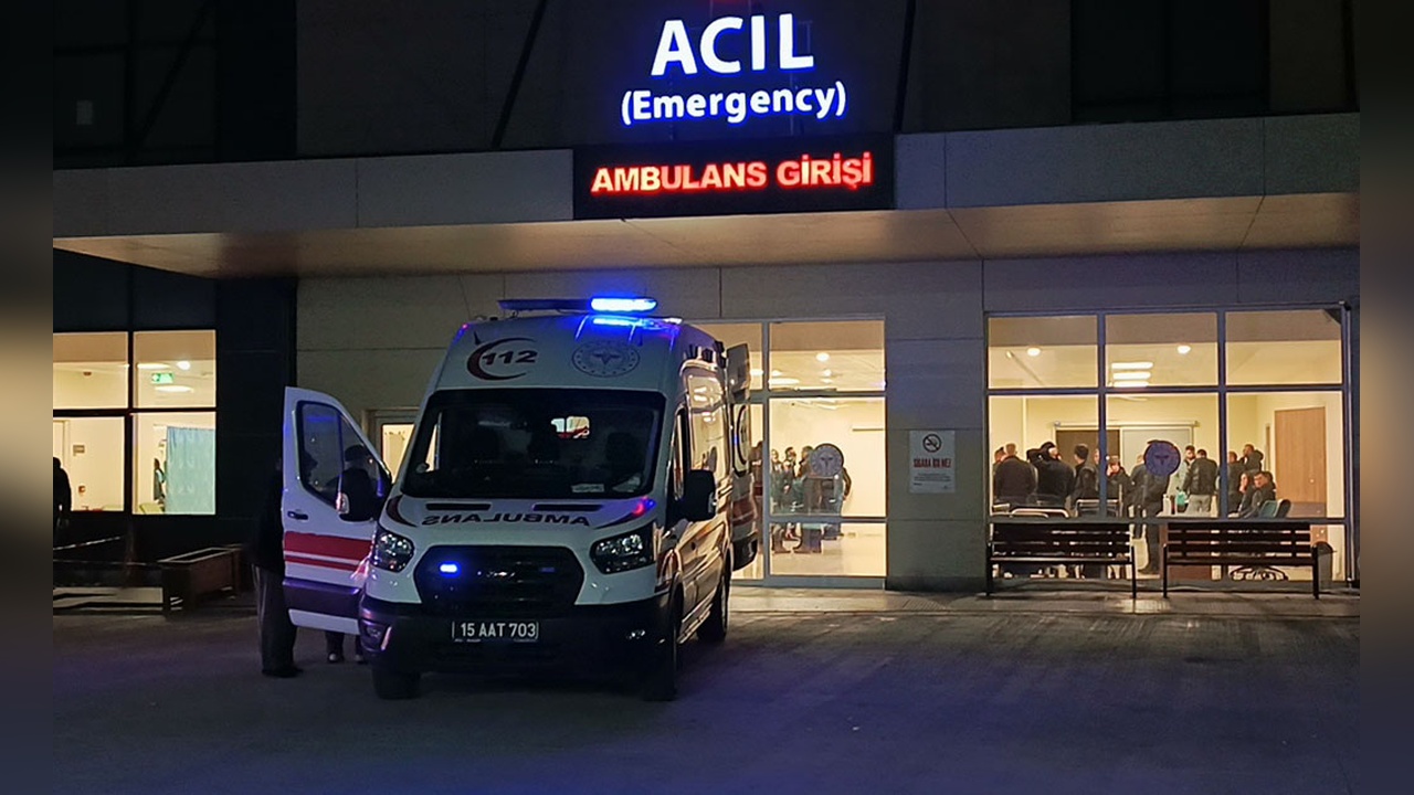 Düğün sırasında bıçaklı saldırı: Baba ve oğlu yaralandı