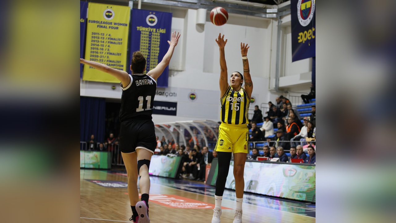 Kadınlar Basketbol Derbisinde Fenerbahçe Opet Galip Geldi