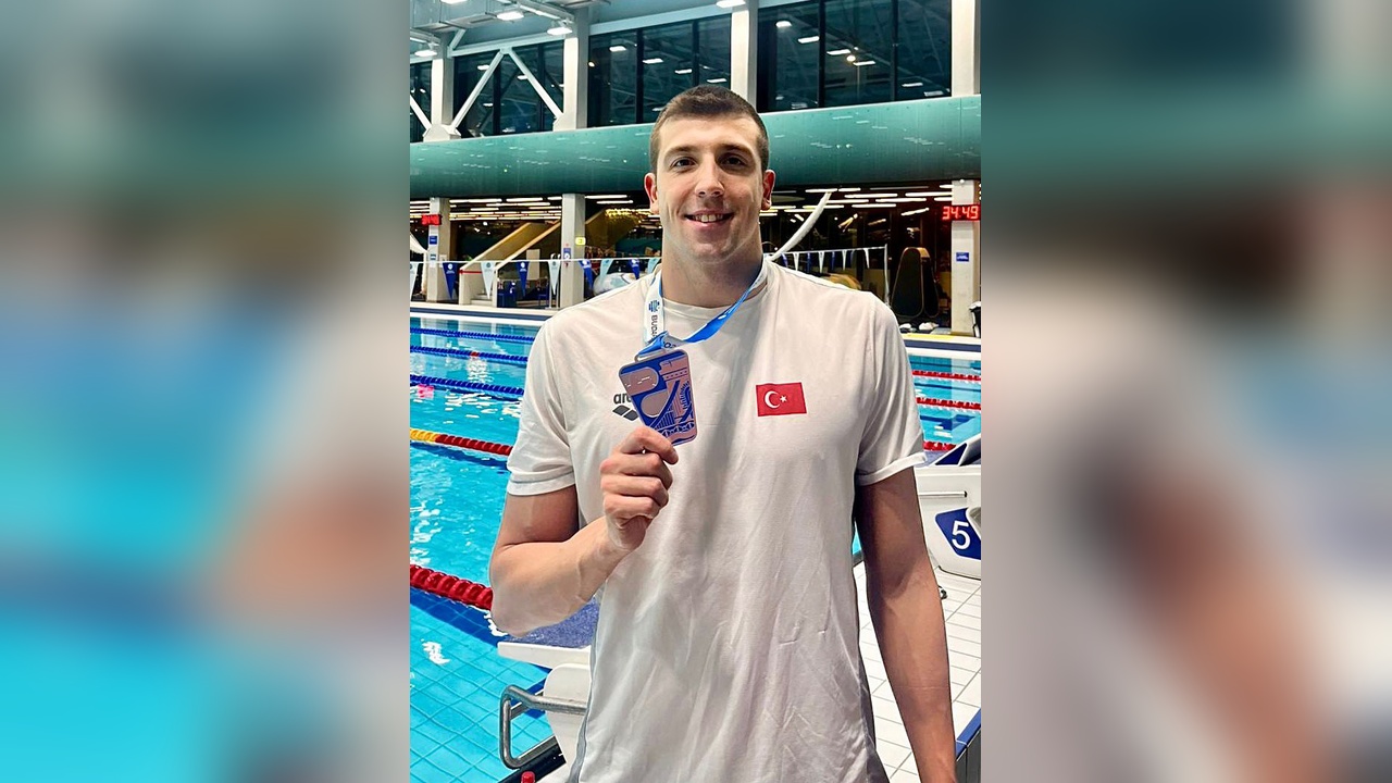 Emre Sakçı Dünya Kısa Kulvar'da Gümüş Madalya Kazandı