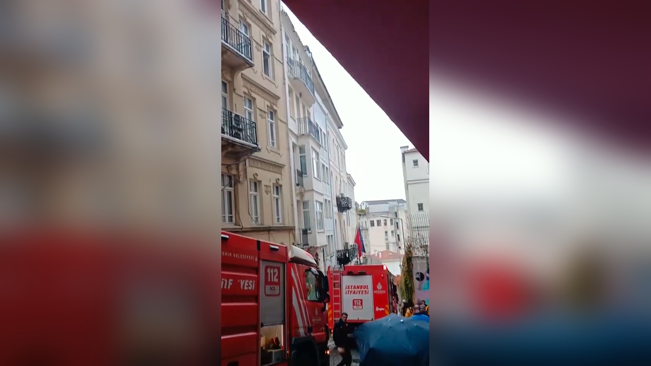 Beyoğlu'nda Masonlar Büyük Locası Derneği'nde Yangın Çıktı