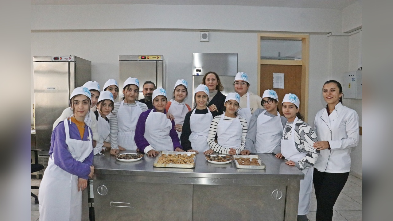 Ortaokul Öğrencileri Zanaat Atölyesi ile Meslek Becerilerini Geliştiriyor