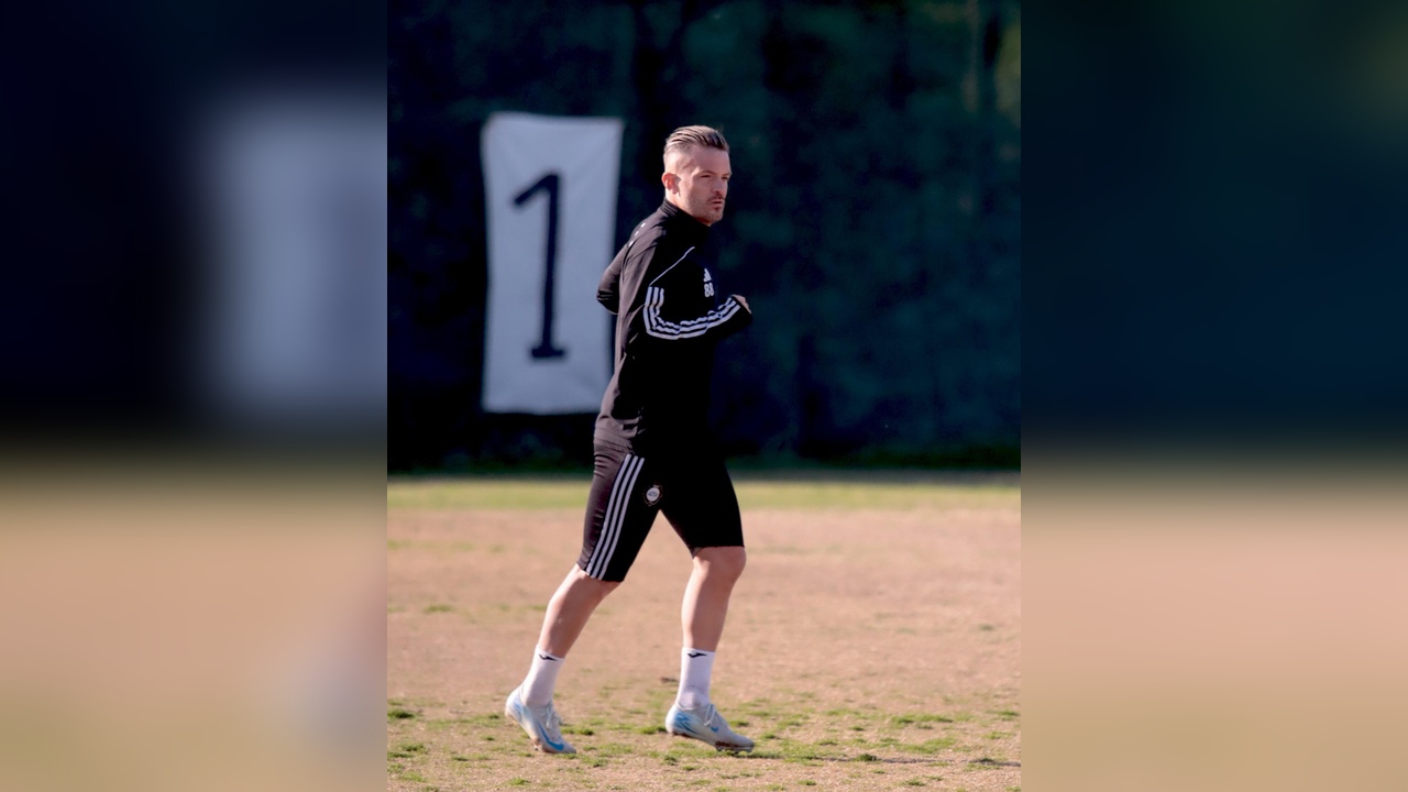 Özgür, Altay'a Yeniden Katıldı