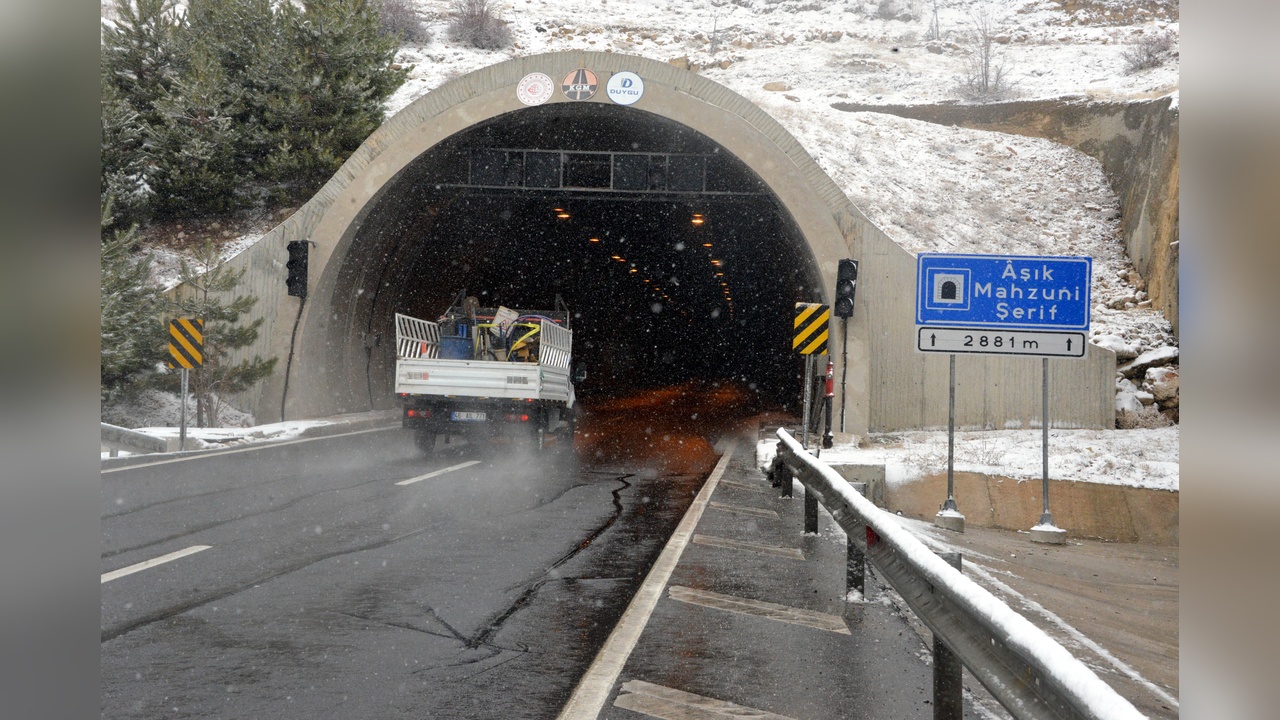 Aşık Mahzuni Şerif Tüneli, 110 Gün Sonra Yeniden Trafiğe Açıldı