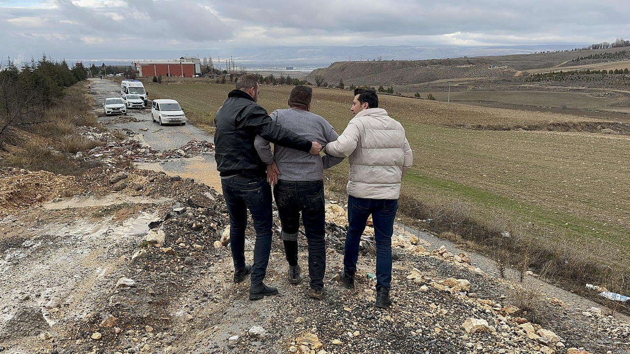 Eğlence mekanındaki silahlı çatışmada yaralanan şüpheli, gizlice polisleri izlerken yakalandı