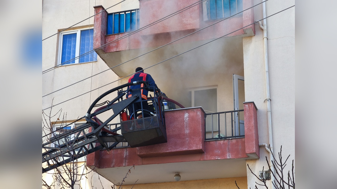 Çocukların Oyunları Tehlikeye Dönüştü: Yangın Çıktı