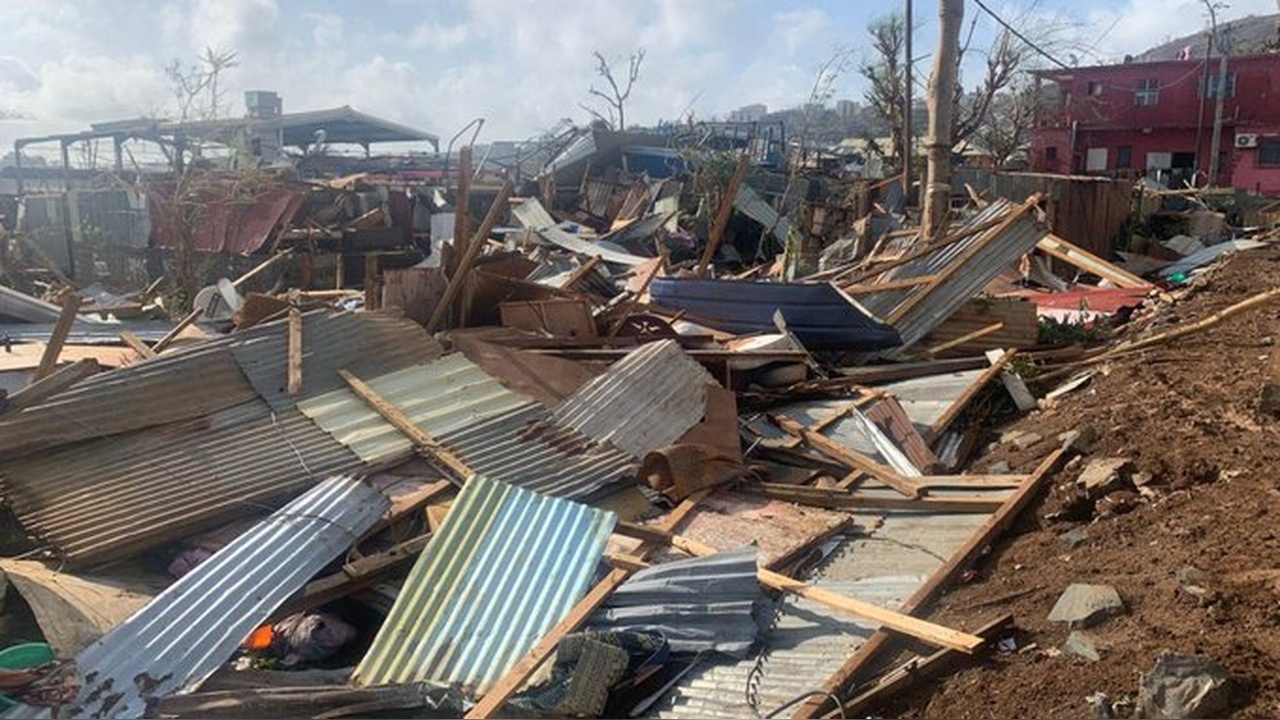 Mayotte Adası'nda Şiddetli Kasırga Etkili Oldu