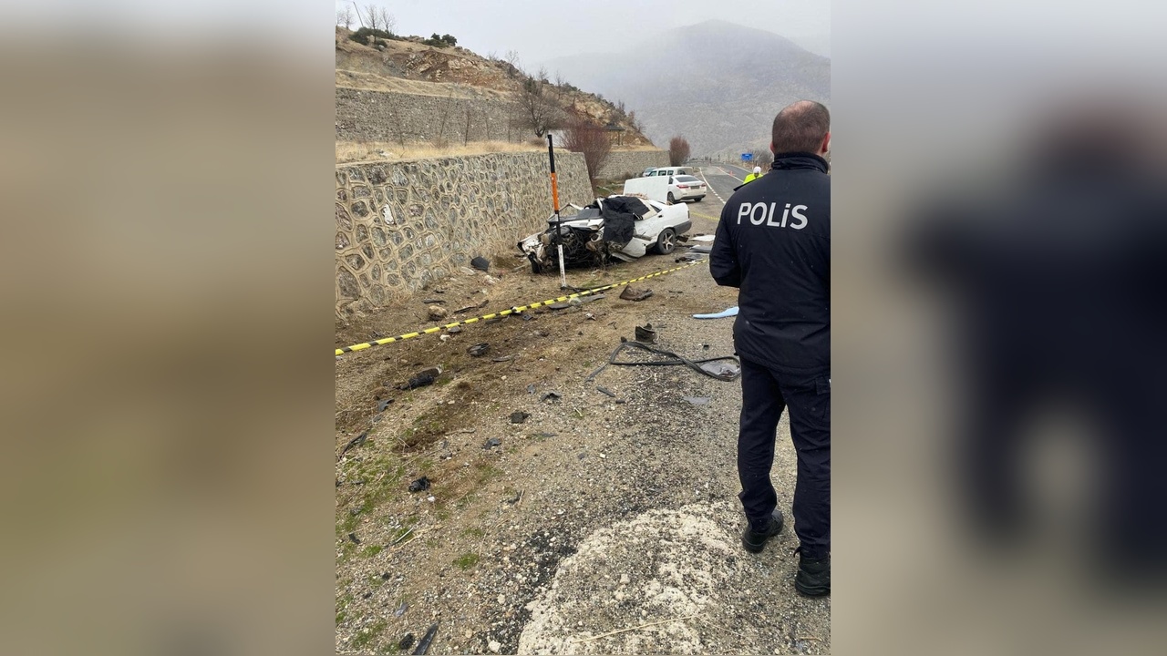 İstinat Duvarına Çarpan Araçta Sürücü Hayatını Kaybetti