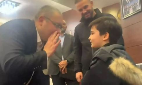 Uğur Dündar’ın Mesut Özarslan'la ilgili paylaştığı videoda çocuğun babasından yanıt