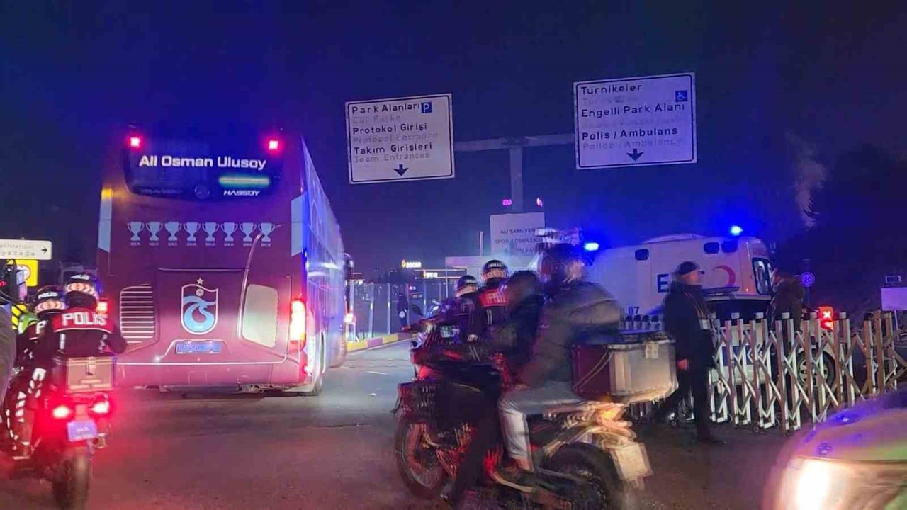 Trabzonspor, Stadyuma Giriş Yaptı