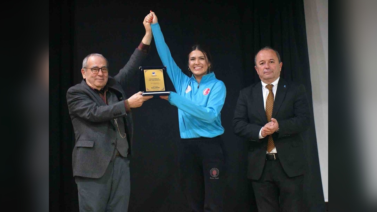 Manisa'da Uçan Ruhi Sarıalp Anıldı