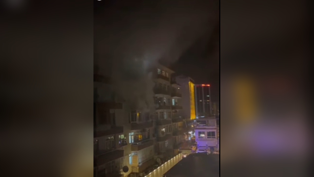 Yangın, apartman dairesinde anne ve bebeğini etkiledi