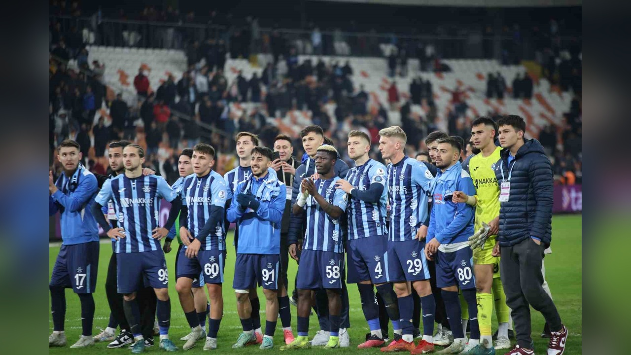 Adana Demirspor, İlk Galibiyetini Coşkuyla Karşıladı