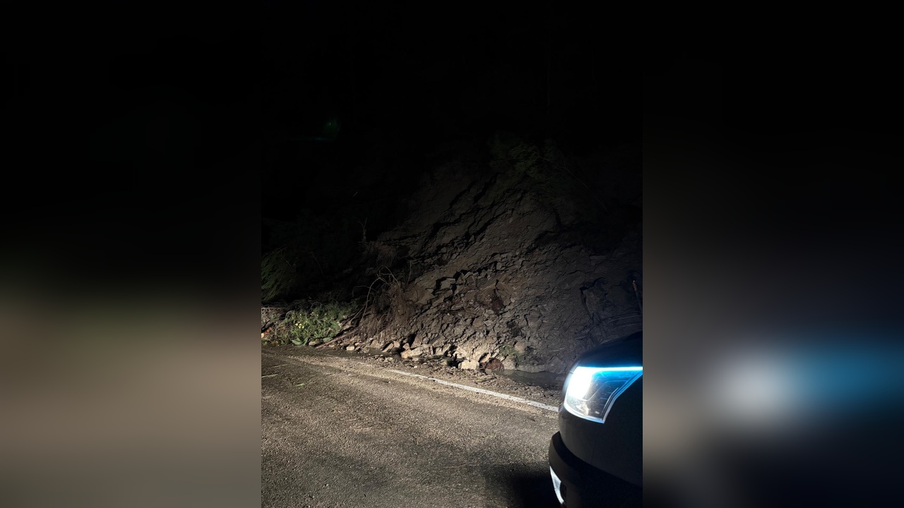 Kastamonu'da Heyelan, Sahil Yolunu Ulaşıma Kapatıyor